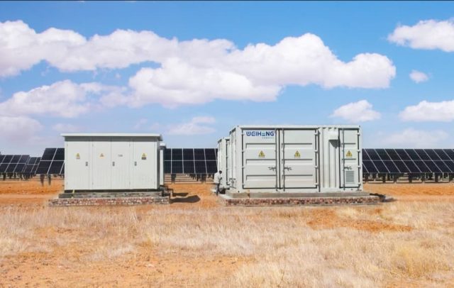 Photovoltaik - und Energiespeicherprojekte in der Wüste